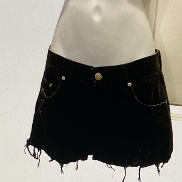 LOVERS + FRIENDS BLACK SUT OFF DENIM SHORTS - Picture 3 of 5